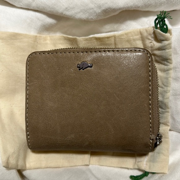 Roots Wallet - Picture 1 of 3